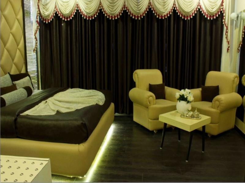 Ashirwad Hotel And Spa Мусори Екстериор снимка